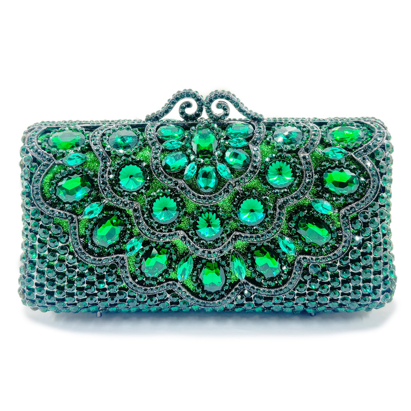 Interior Design Ai Free - Stijlvol bloemenpatroon met grote strass dames