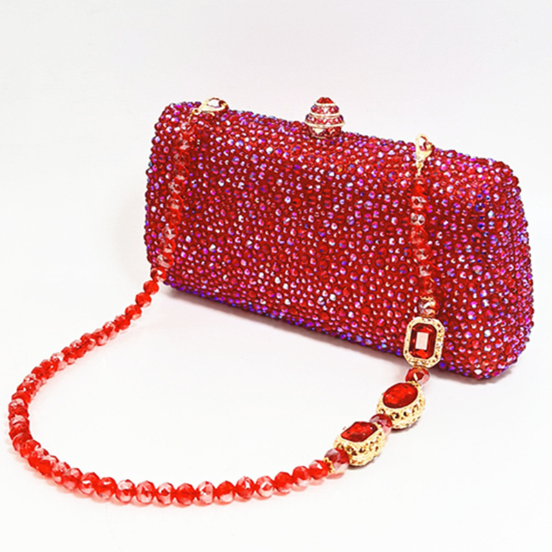 Interior Design Ai Free - Dinertassen Clutch Bags vol diamanten Afrika
